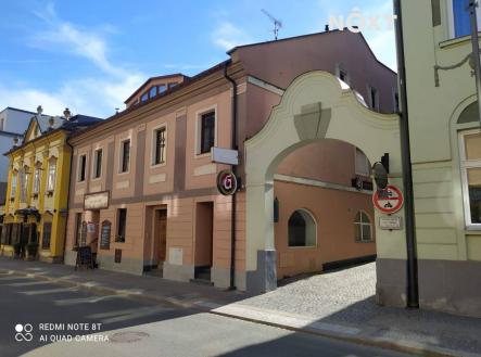 Pronájem - komerční objekt, obchodní centrum, 100 m²
