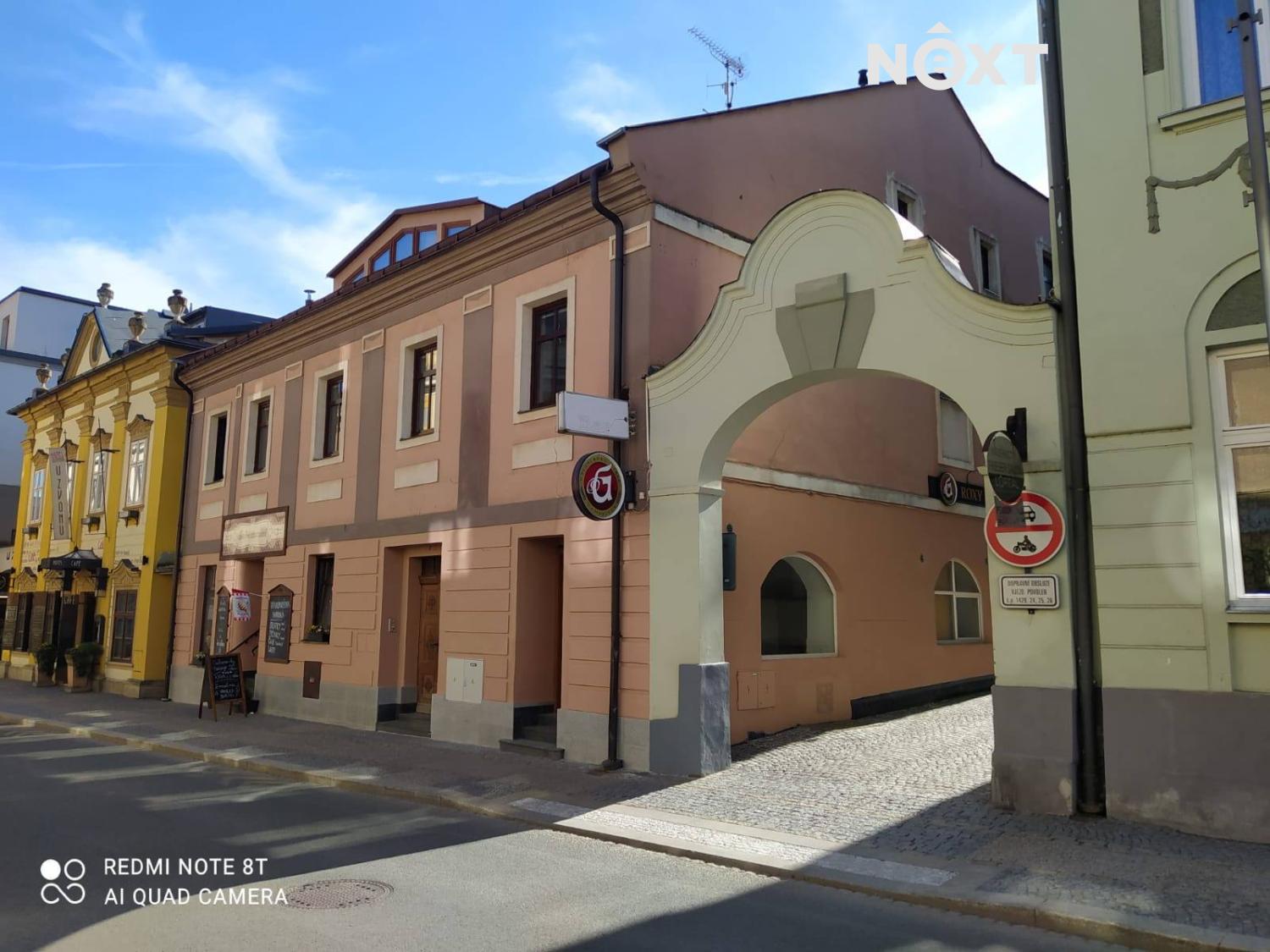 Pronájem komerční Obchodní prostory, 100㎡