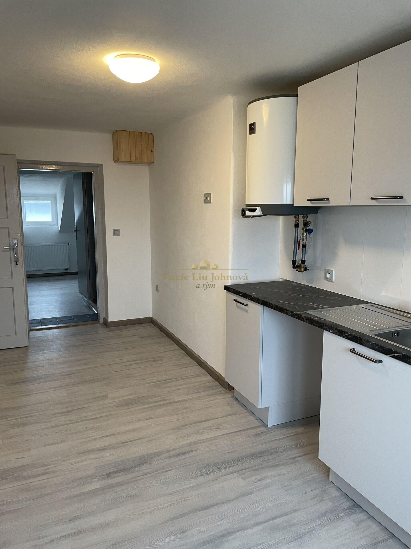 Pronájem jednotky 2+kk, po rekonstrukci, ulice 28. října, Mělník
