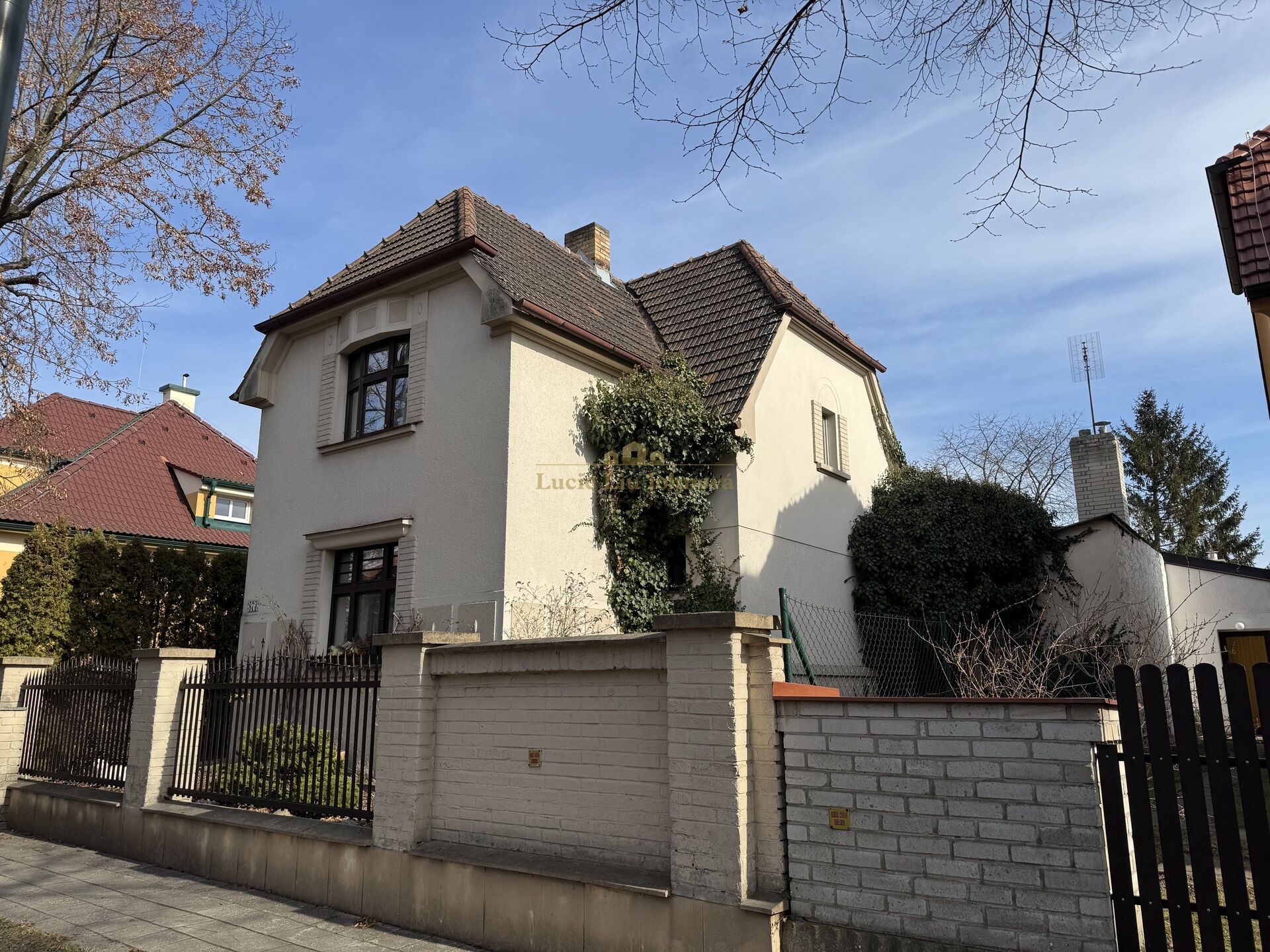 Prodej vily z roku 1924 s pozemkem 766 m2, garáž, venkovní posezení, Lysá nad Labem