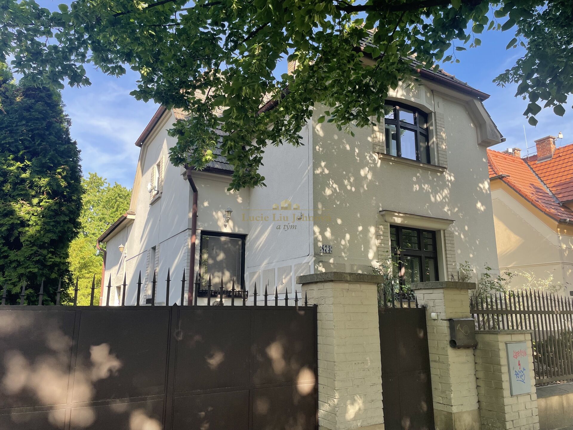 Prodej vily z roku 1924 s pozemkem 766 m2, garáž, venkovní posezení, Lysá nad Labem