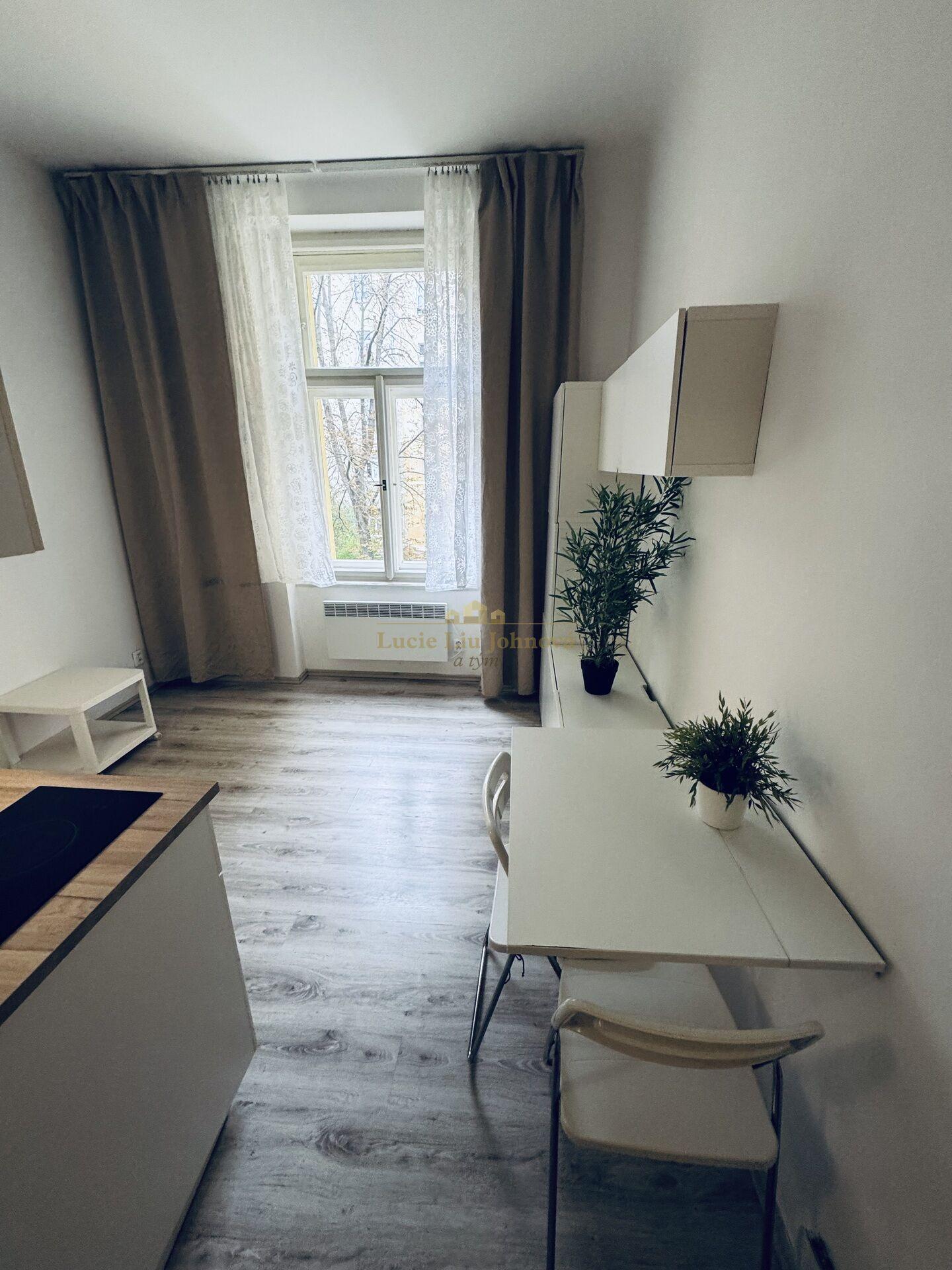 Pronájem bytu 1+kk, 19 m², Praha 10 – Vršovice, ulice Na Spojce