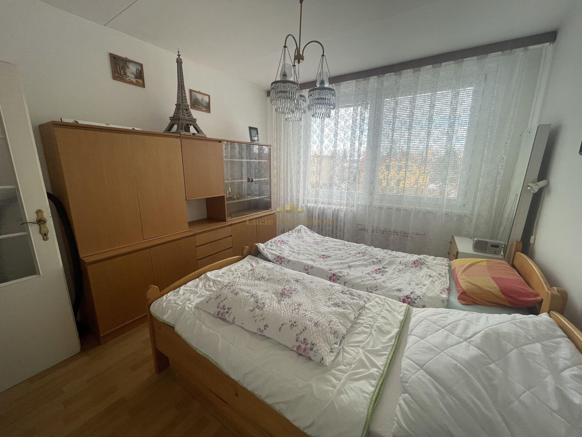 Pronájem bytu 3+1, lodžie, OV, 72m2, Na Křečku, Praha 10 - Horní Měcholupy