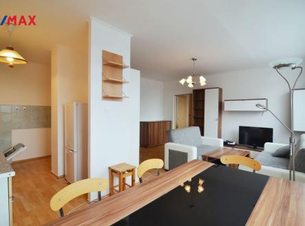 prostorný obývací pokoj s kk | Pronájem bytu, 2+kk, 59 m²