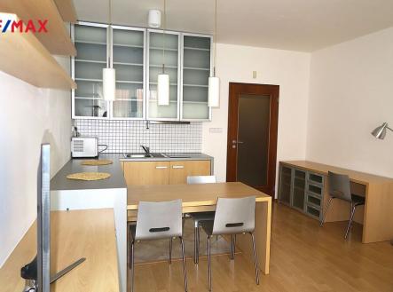 plzenska-pokoj-3-foto.jpg | Pronájem bytu, 1+kk, 38 m²