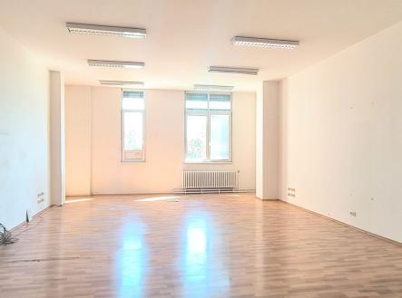 Pronájem - kanceláře, 72 m²