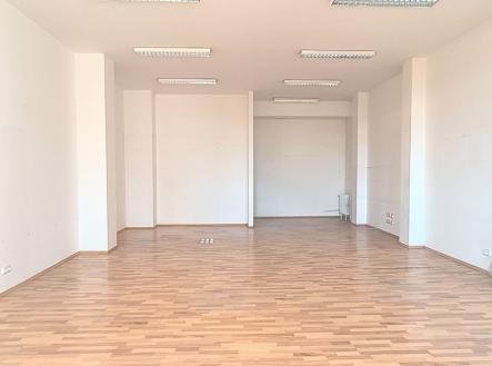 obrazek-whatsapp-2025-05-19-v-22.02.22-ba826267.jpg | Pronájem - kanceláře, 72 m²