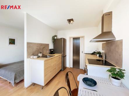03-sokolovska-byt-brano-pazitka.jpg | Prodej bytu, 1+kk, 36 m²