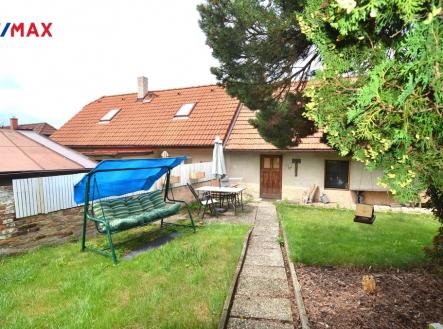 pohled na dům od vstupu | Prodej - dům/vila, 109 m²