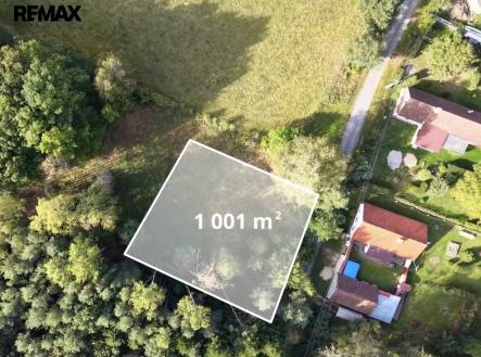 foto-tust-pohled-zvrchu-s-vykreslenym-pozemkem.jpg | Prodej - pozemek pro bydlení, 1 001 m²
