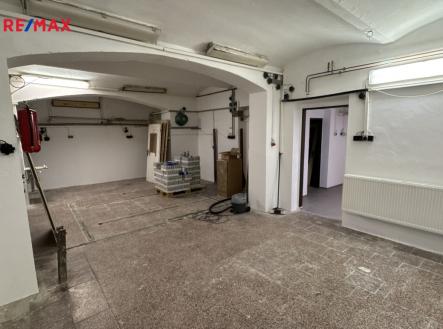 1.místnost-vstupní skladovací hala | Pronájem - obchodní prostor, 120 m²