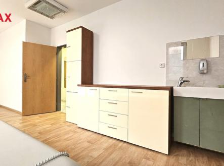 20251012-163929-1.jpg | Prodej - kanceláře, 26 m²