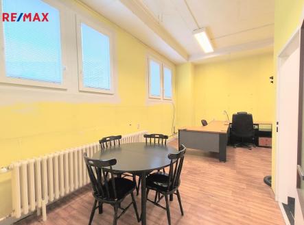 obrazek-whatsapp-2025-10-09-v-13.23.21-653e96a2.jpg | Pronájem - kanceláře, 61 m²
