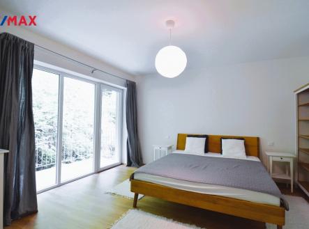 větší ložnice 25,8 m2 | Prodej bytu, 4+kk, 126 m²