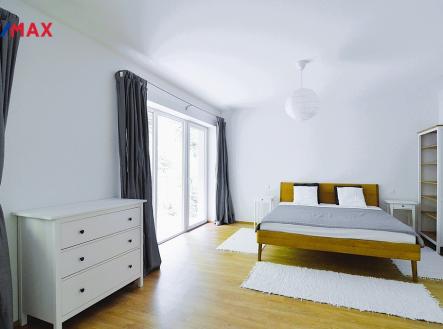 větší ložnice 25,8 m2 | Prodej bytu, 4+kk, 126 m²