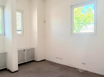 obrazek-whatsapp-2025-05-21-v-10.51.28-0db70a01.jpg | Pronájem - kanceláře, 14 m²