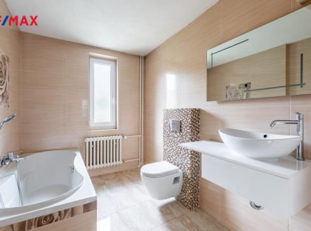 dom-mochenice-13-of-63.jpg | Prodej - jiné, 330 m²