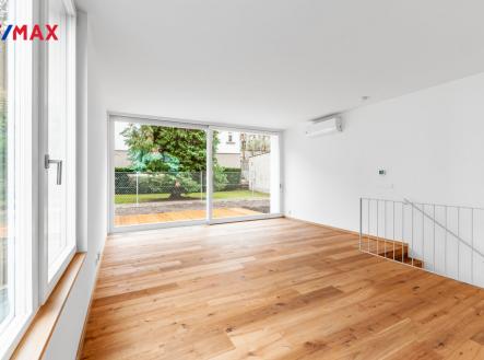 obývací pokoj 42 m2 | Pronájem bytu, 5+kk, 130 m²