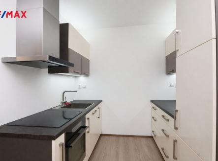 07-u.jpg | Pronájem bytu, 1+kk, 47 m²