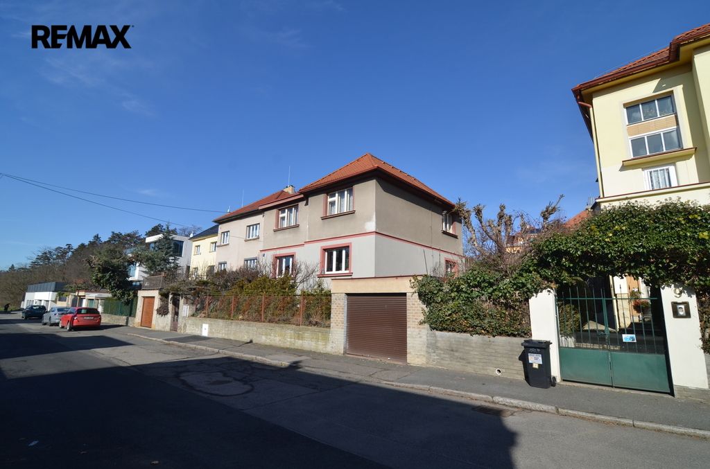 polovina rodinného domu v klidné části Modřan