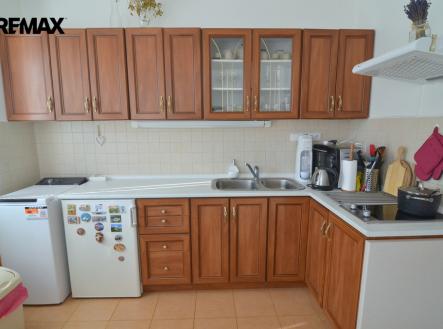kuchyňský kout s pračkou | Pronájem bytu, 1+kk, 37 m²