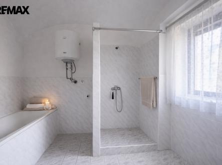 52d98d6d-ee5f-4477-a580-269ba8813fec-ve-velke-velikosti.jpeg | Prodej - dům/vila, 240 m²