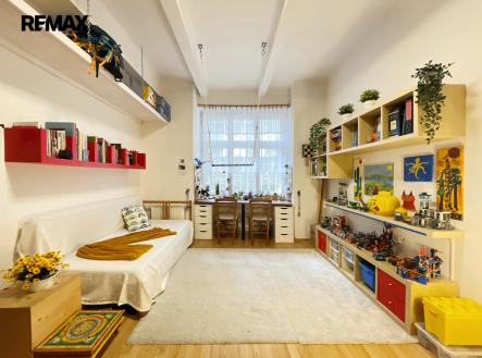 Pokoj - Vršovické náměstí | Prodej bytu, 1+1, 42 m²