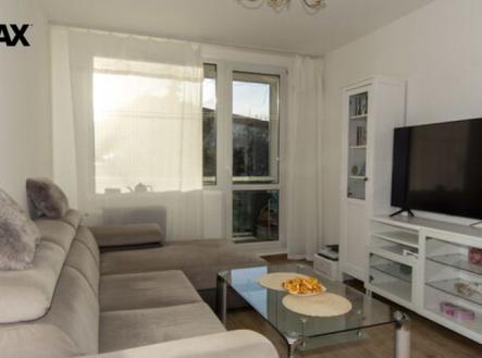 Obývací pokoj s balkonem | Pronájem bytu, 2+kk, 40 m²