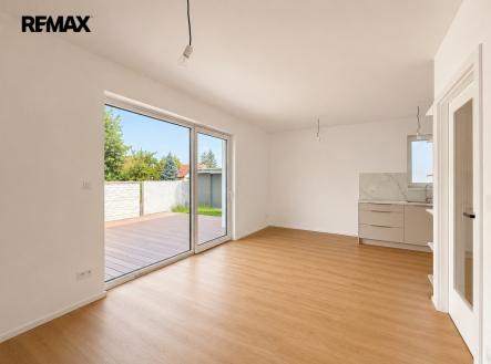 výstup z obývacího pokoje na terasu | Prodej - dům/vila, 114 m²