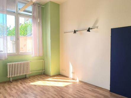 obrazek-whatsapp-2025-05-19-v-22.02.23-19236589.jpg | Pronájem - kanceláře, 17 m²