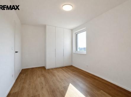 horni-velka-loznice-se-svetlem.jpeg | Pronájem bytu, 5+kk, 345 m²