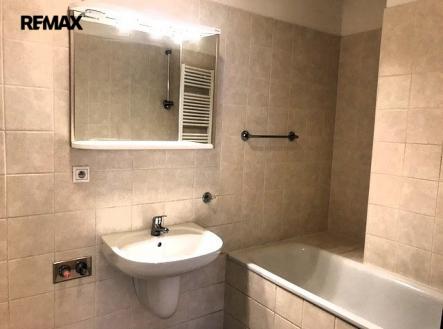 koupelna s vanou | Pronájem bytu, 2+kk, 68 m²