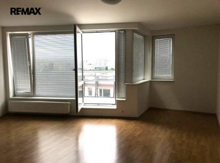 obývací pokoj s výstupem na terasu | Pronájem bytu, 2+kk, 68 m²