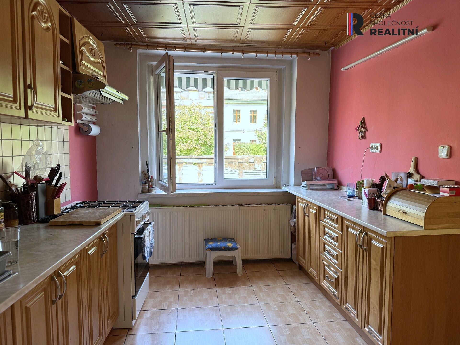 Prodej bytového domu v Lokti