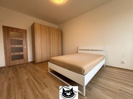 ložnice vč. šatní skříně | Pronájem bytu, 2+kk, 57 m²