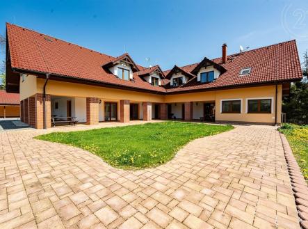 . | Prodej - dům/vila, 700 m²