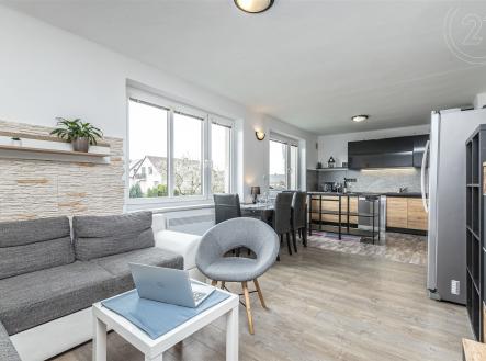 Kuchyňský kout s obývacím pokojem a jídelnou | Prodej bytu, 4+kk, 81 m²