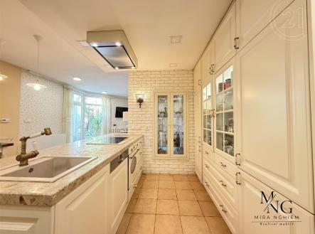 . | Prodej bytu, 3+kk, 94 m²