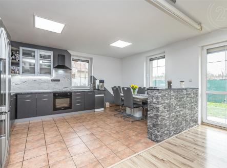 . | Prodej - dům/vila, 200 m²