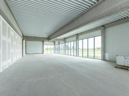 . | Pronájem - obchodní prostor, 410 m²