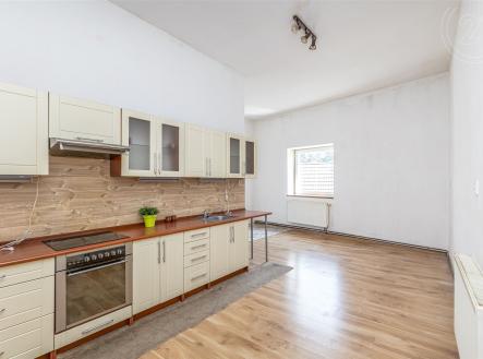. | Prodej - dům/vila, 330 m²