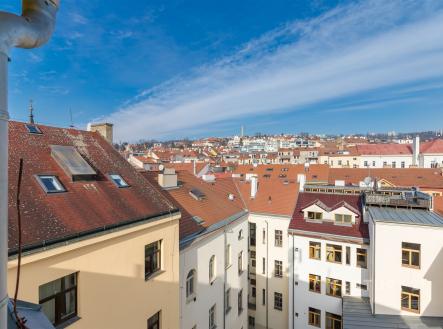 Pohled z obývacího pokoje severo-západ | Prodej bytu, 2+kk, 56 m²