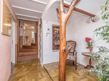 . | Prodej - dům/vila, 277 m²