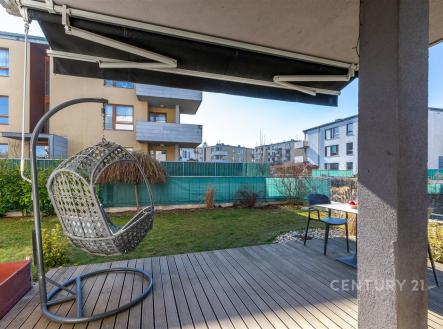 Terasa se zahradou | Prodej bytu, 2+kk, 43 m²