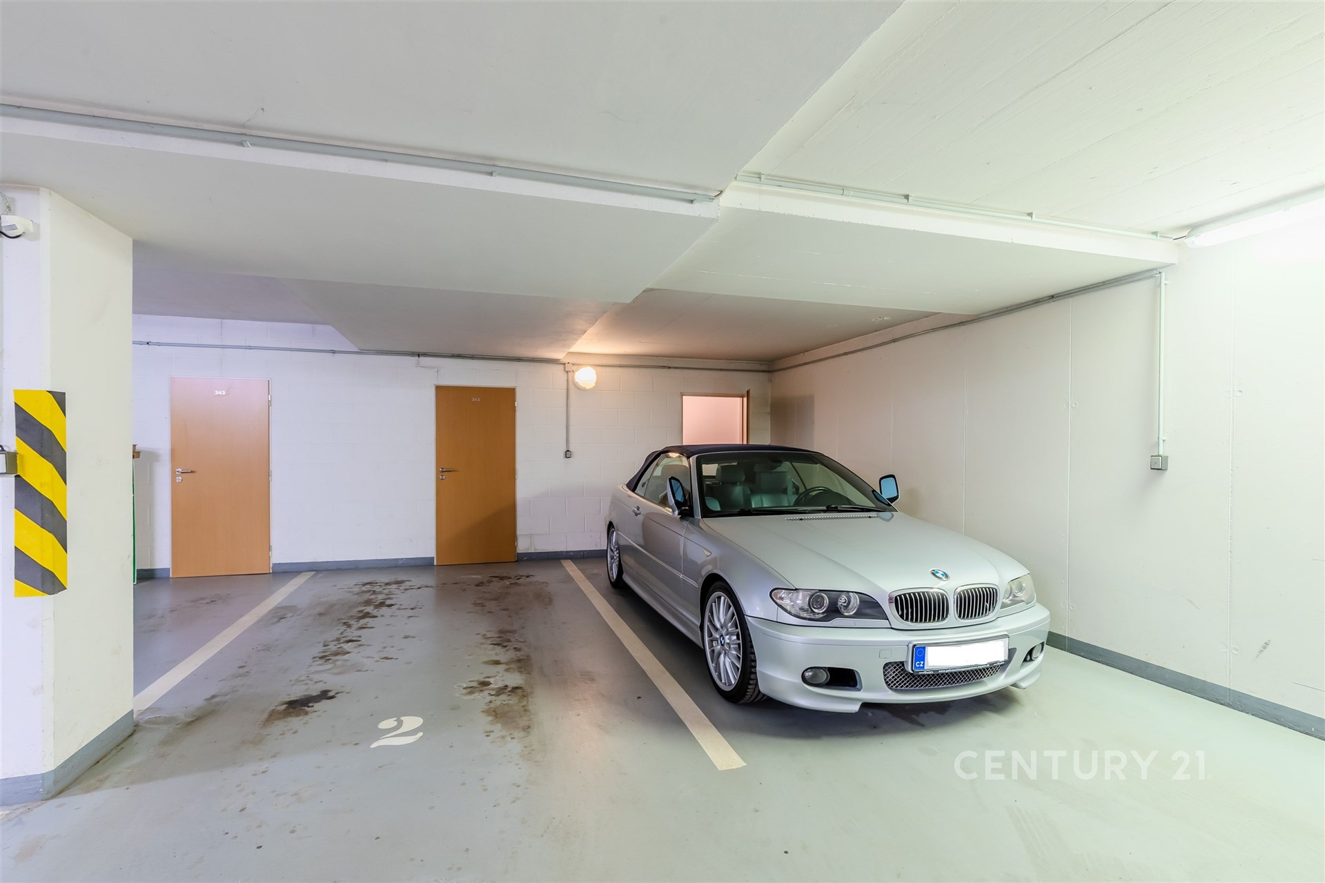 Garážové stání a sklad