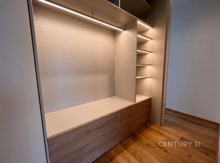 . | Pronájem bytu, 2+kk, 46 m²