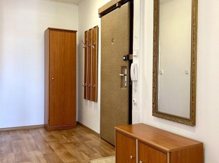 předsíň - vstupní dveře do bytu | Pronájem bytu, 3+kk, 65 m²
