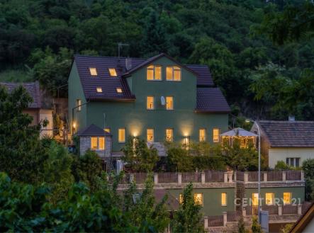 . | Prodej - dům/vila, 315 m²