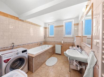 . | Prodej - dům/vila, 166 m²