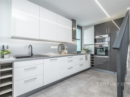 . | Pronájem bytu, 4+kk, 120 m²